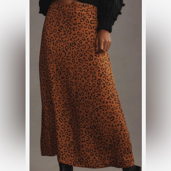 Dress Forum Dresses & Skirts - NEW Dress Forum Stylish Animal Print Midi Skirt size M